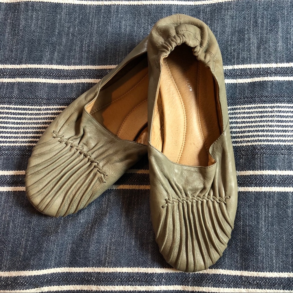 Chocolat Blu Shoes, Seamed Flat, Size 11